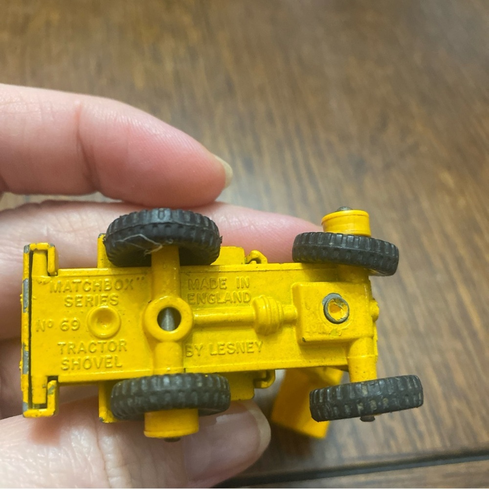 Vintage Matchbox Lesney Tractor Shovel No. 69 Yellow Movable Parts Diecast - Picture 7 of 8